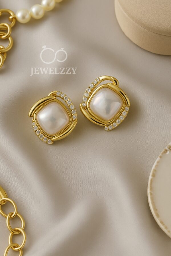 Ocean Pearl Glow Earstuds