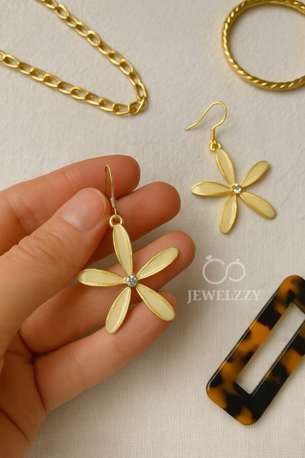Daisy Dazzle Gleam Earrings