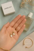 Frosty Gleam Earstuds